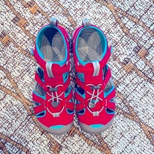 Big Kids' girls KEEN Seacamp II CNX Closed Toe Water Sandals Size 4 BRAND NEW!